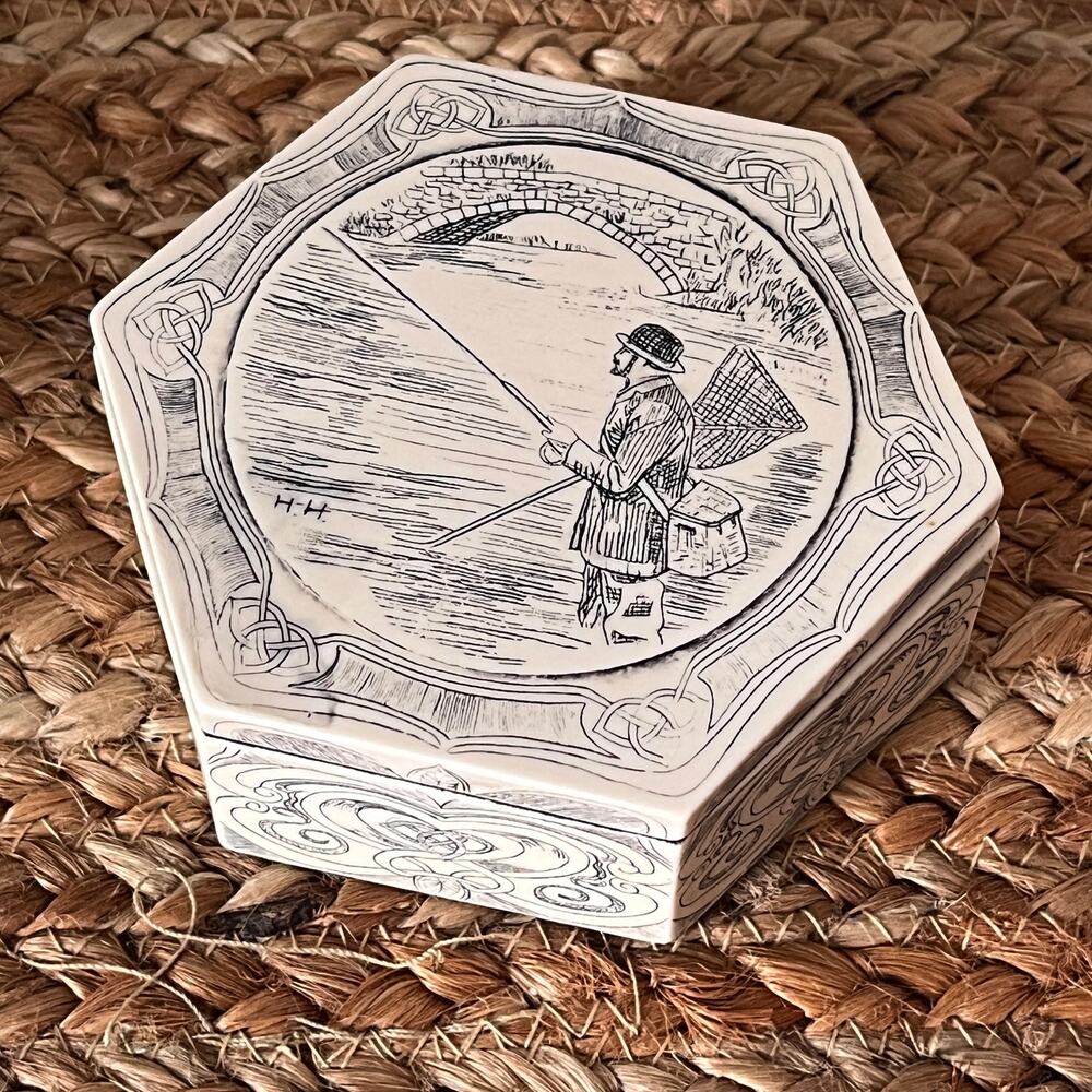 VTG Comoy's of London Faux Scrimshaw Hexagon Trinket Snuff Box Fly Fisherman